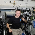 ISS-24_Doug_Wheelock_uses_ham_radio_system_1